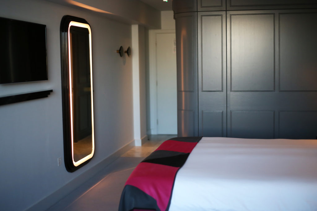 Mondrian London - A Pearl Kind of Girl 
