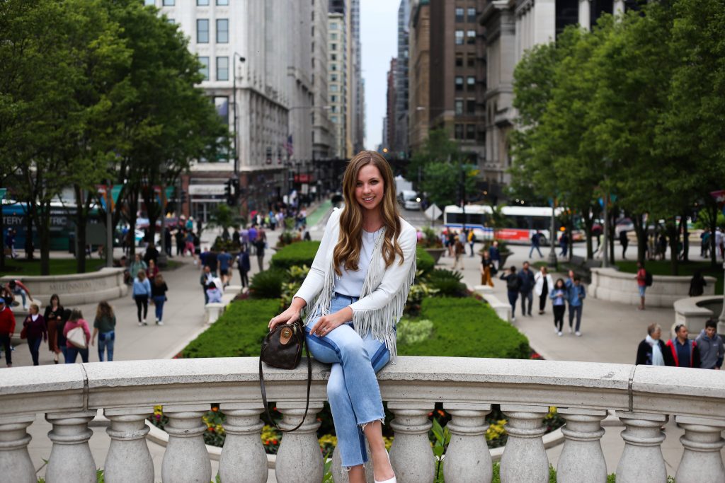 Chicago Travel Guide In a Chicago park - Chicago Travel Guide