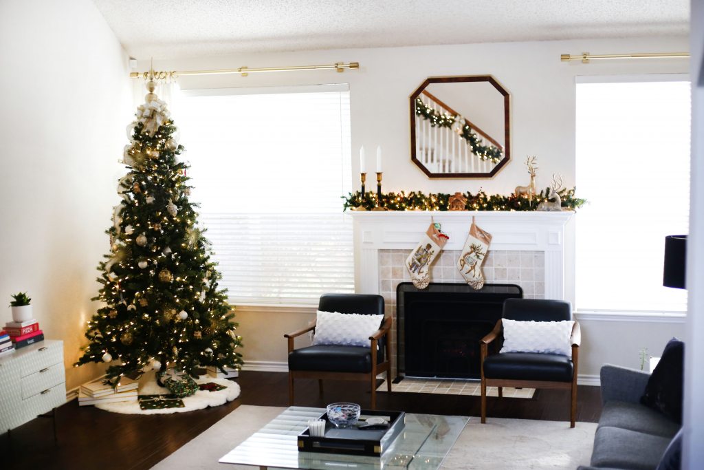 A Pearl Kind of Girl - Christmas Decor 