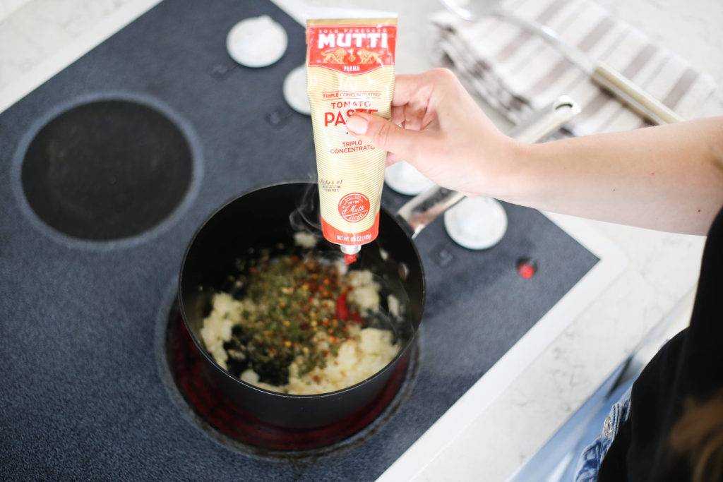 Classic Tomato Sauce - A Pearl Kind of Girl 